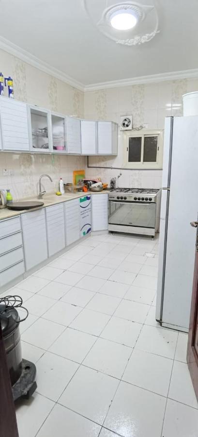 عائلية -ليست فندقية- 8 دقائق بالسيارة للحرم أو قباء - Medina