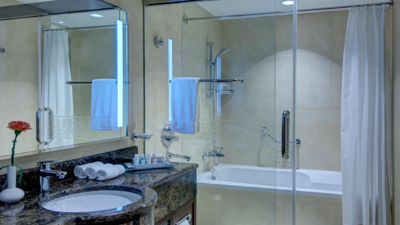 Crowne Plaza Madinah By Ihg 5*