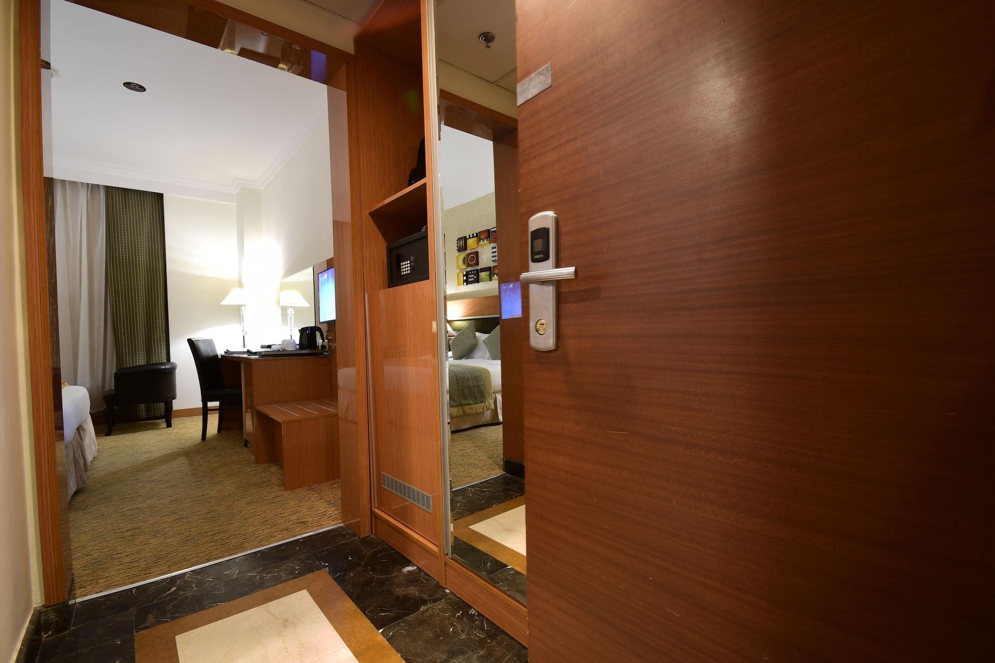 Golden Tulip Al Ansar