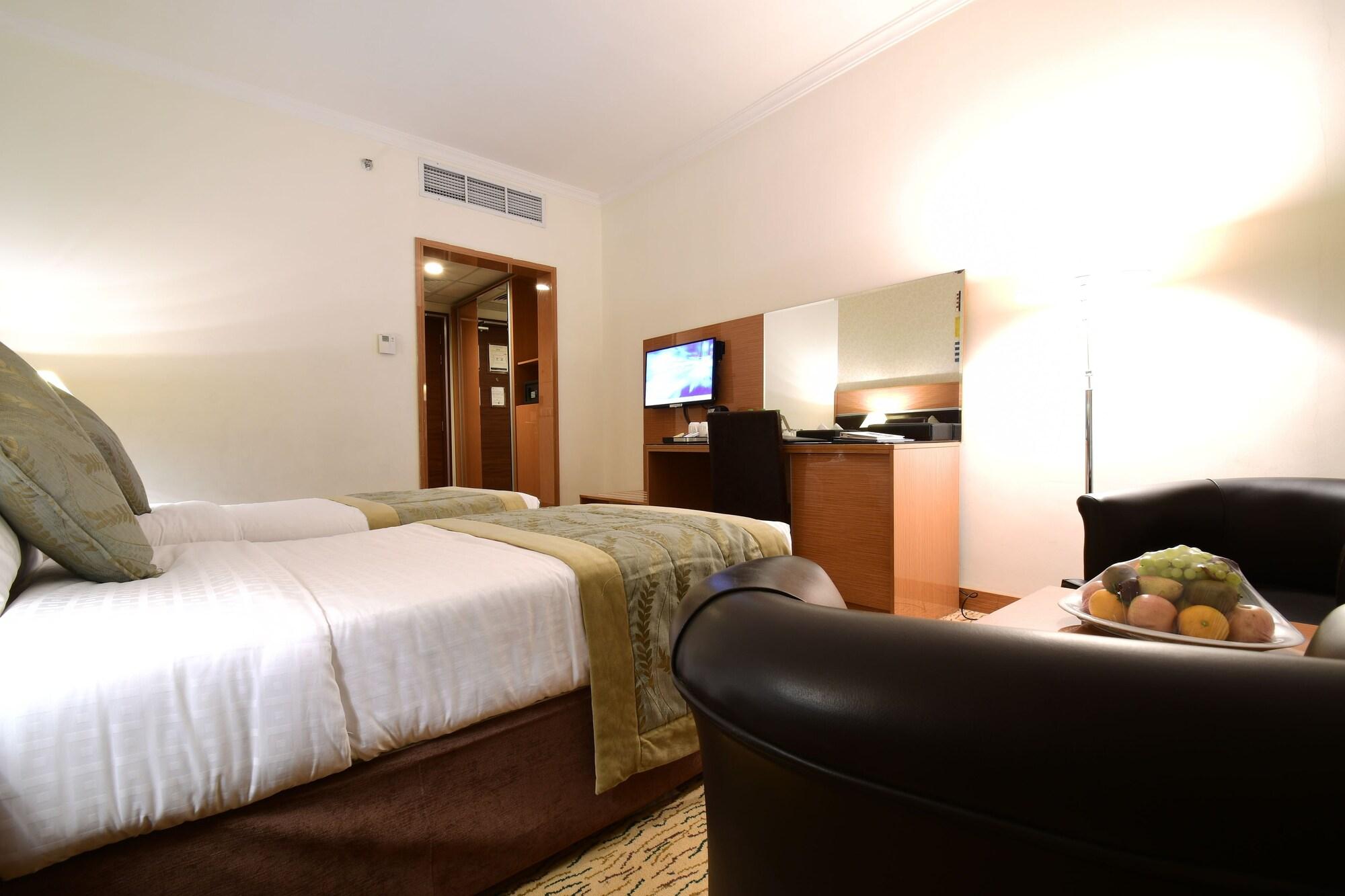 Hotel Golden Tulip Al Ansar 3*