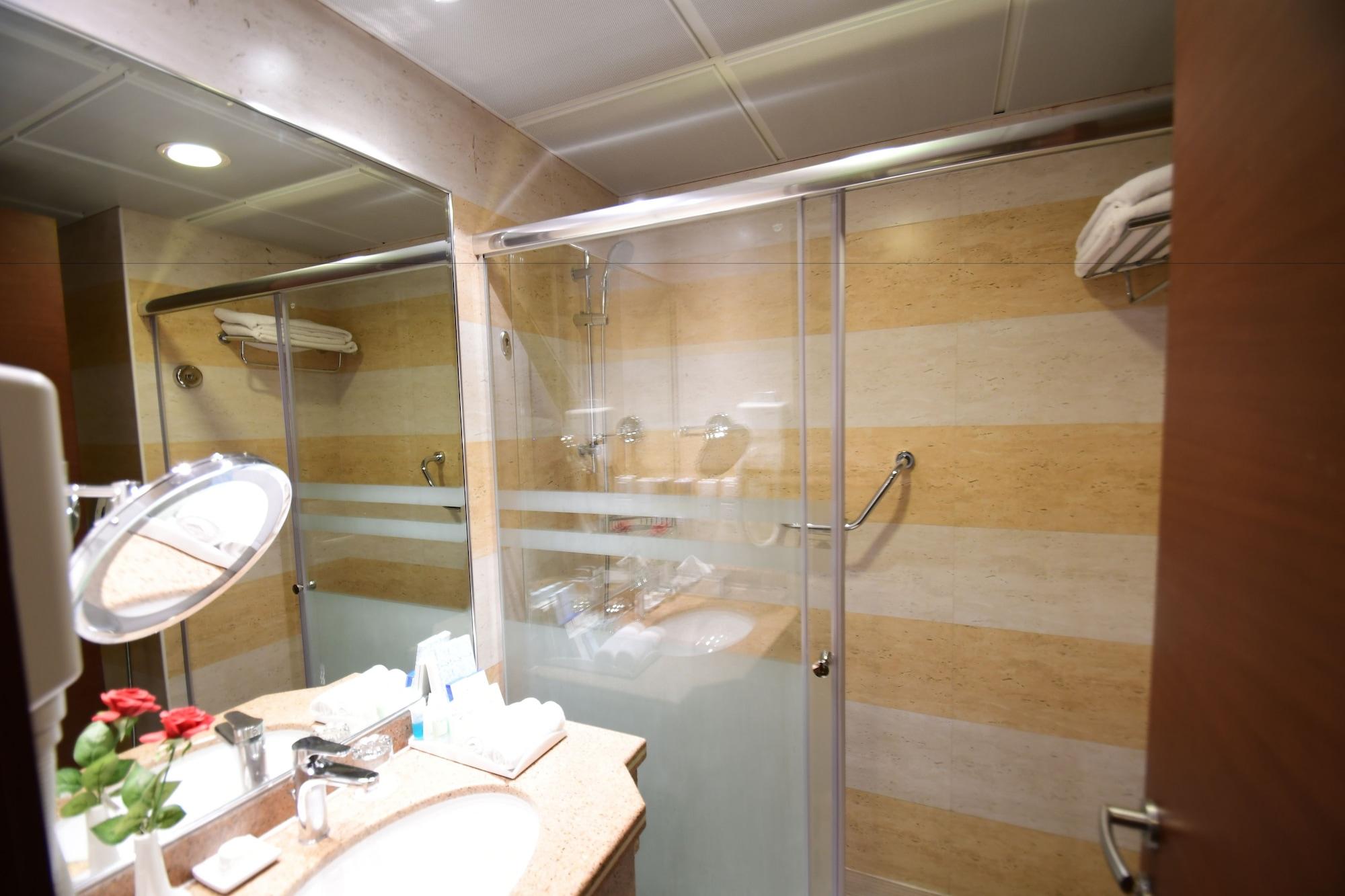 Golden Tulip Al Ansar 3*