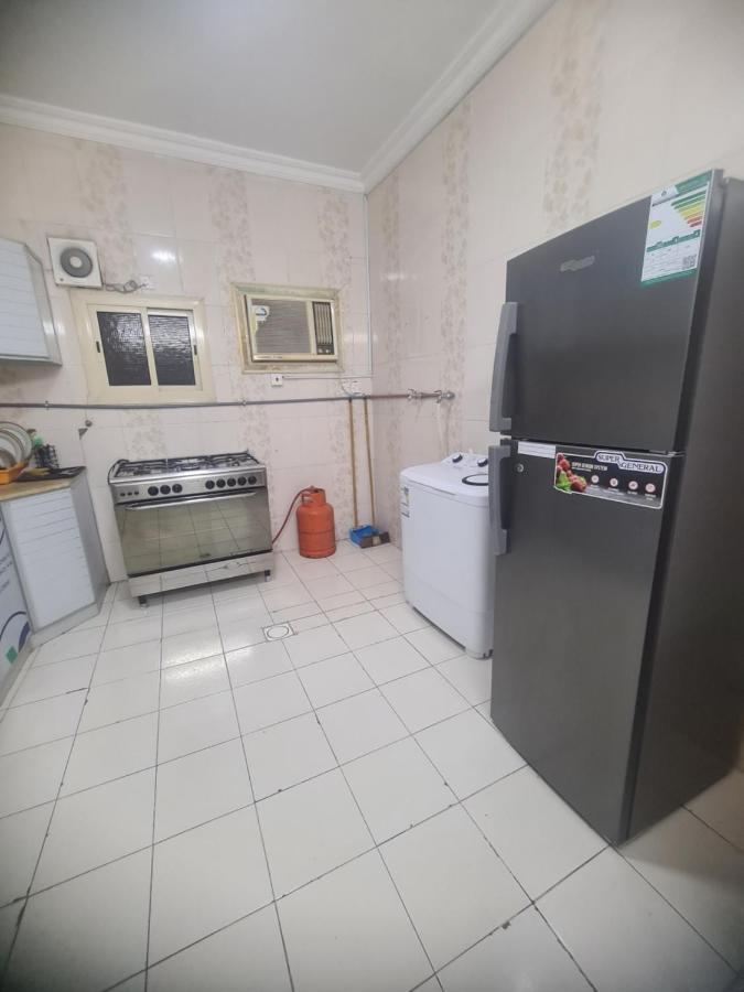 Apartment عائلية -ليست فندقية- 8 دقائق بالسيارة للحرم أو قباء - *