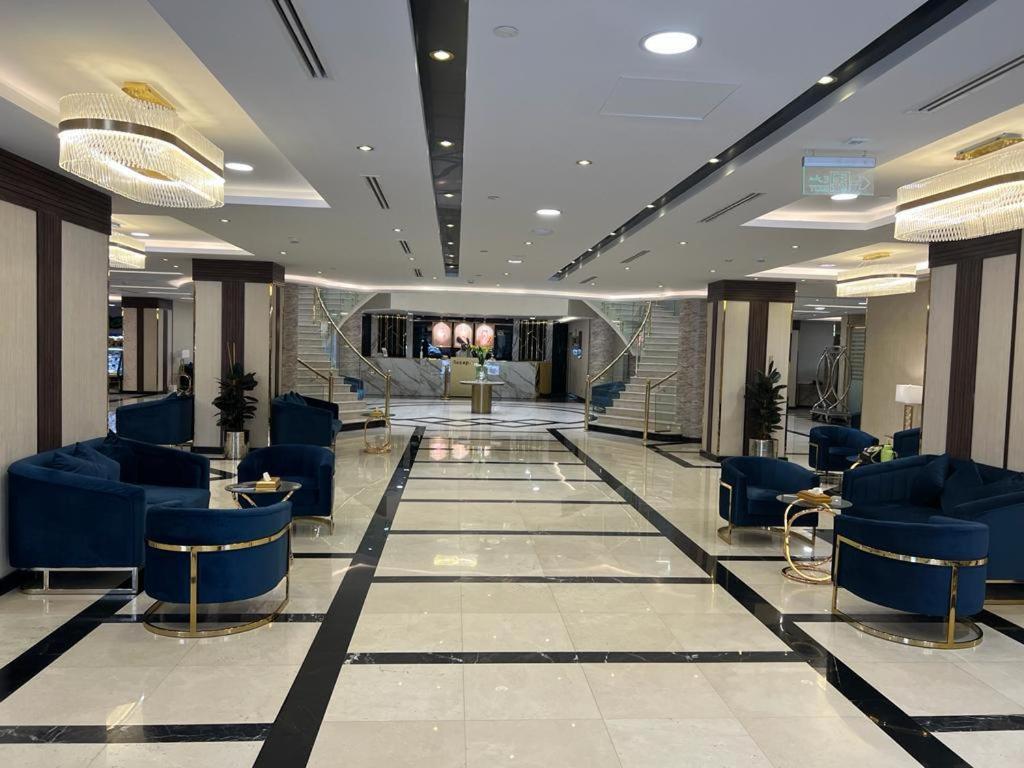 Al Ansar Golden Tulip Hotel *
