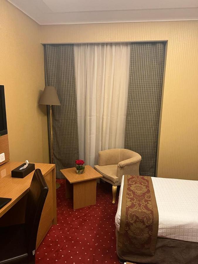 Al Ansar Golden Tulip Hotel *