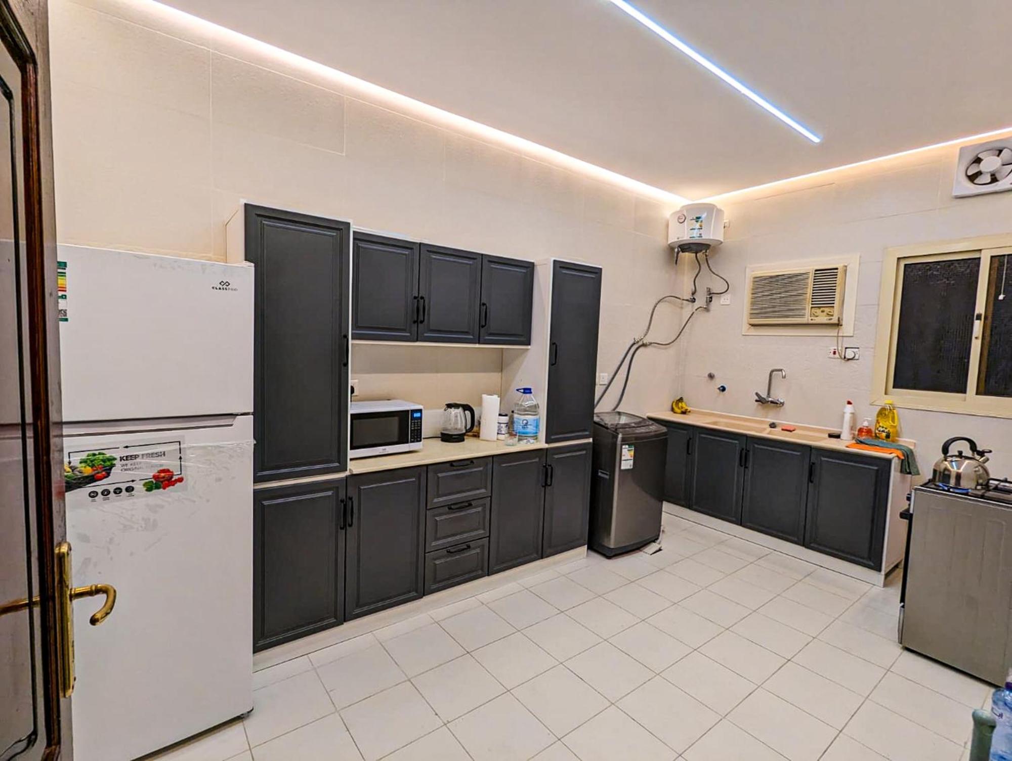 Apartment Madina Luxe - 7 Minutes To Haram By Car - Mount Uhud Views - Free Parking - Kitchen