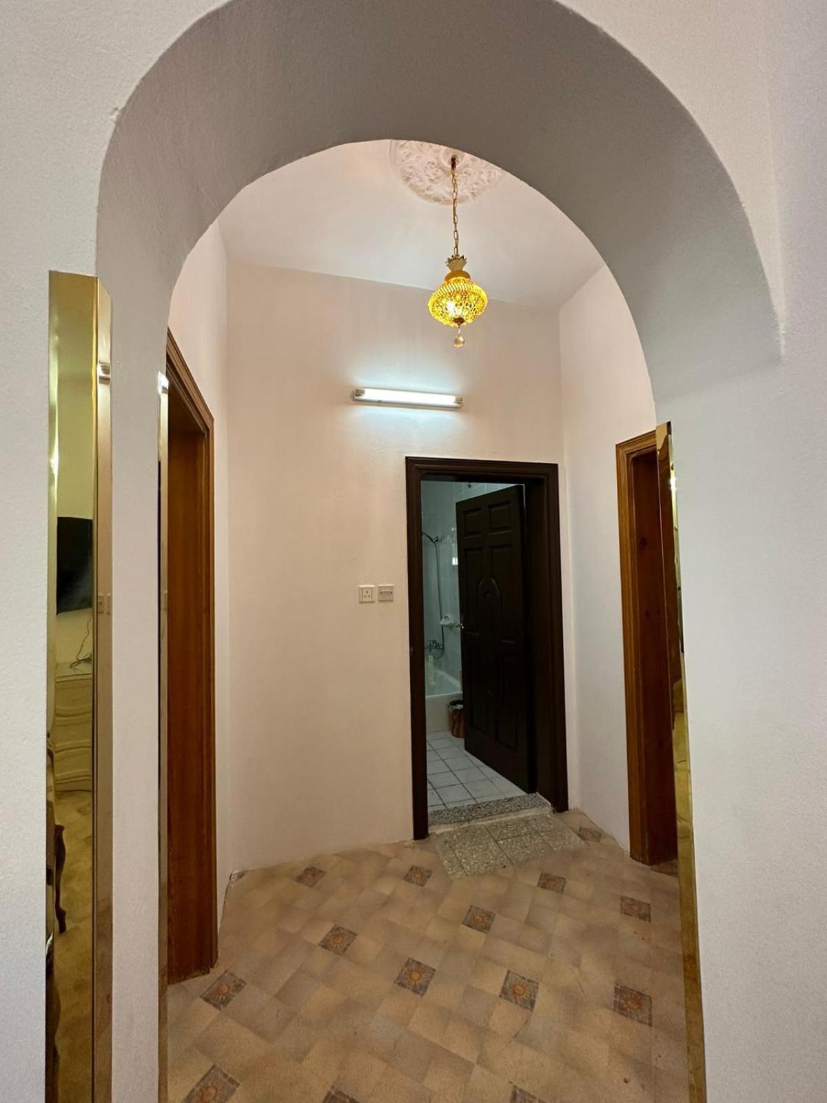 مفروشة تبعد عشر دقايق بالسيارة عن الحرم Apartment *