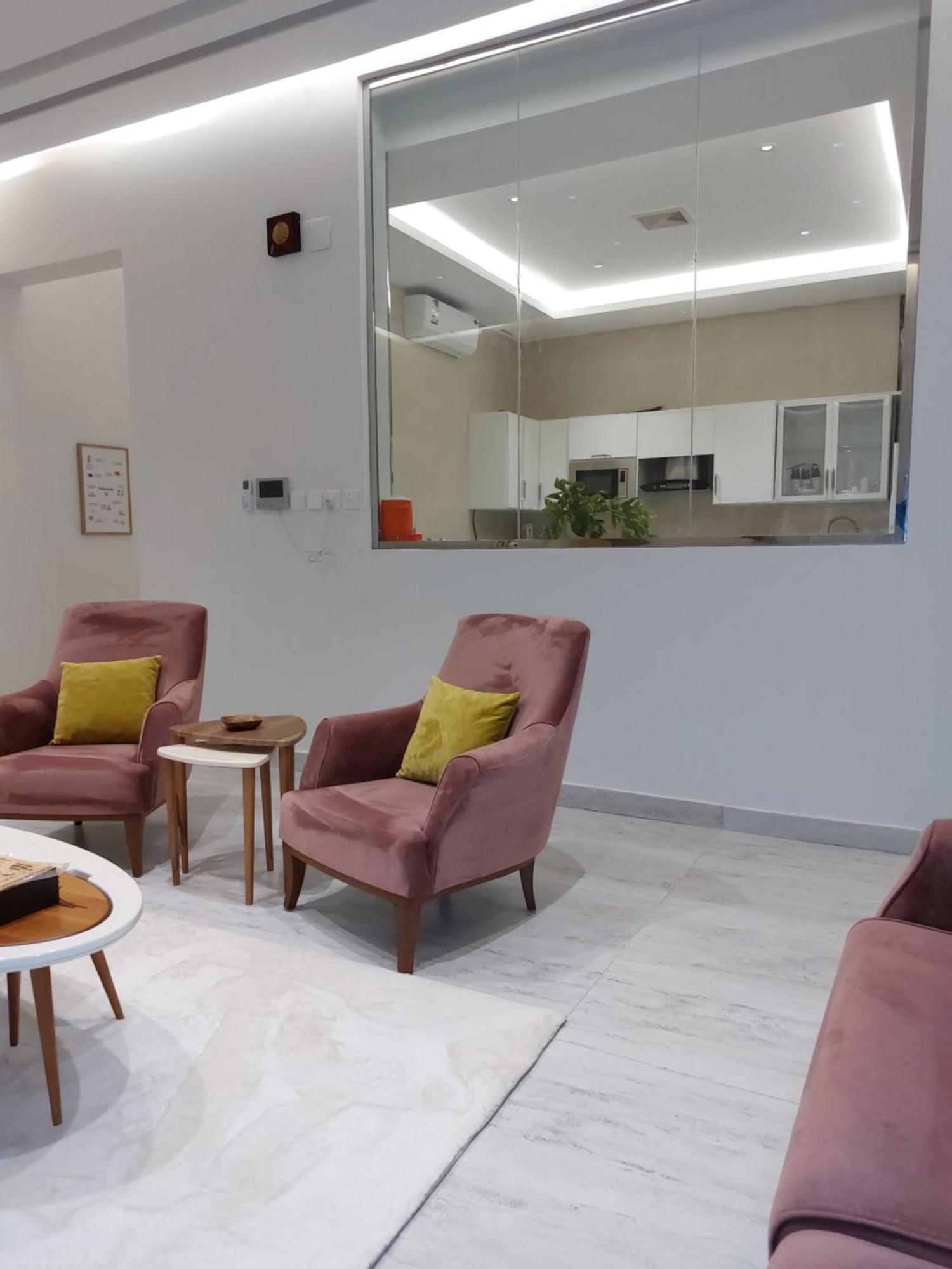 شقه فاخره بجوار الراشد مول Apartment Medina