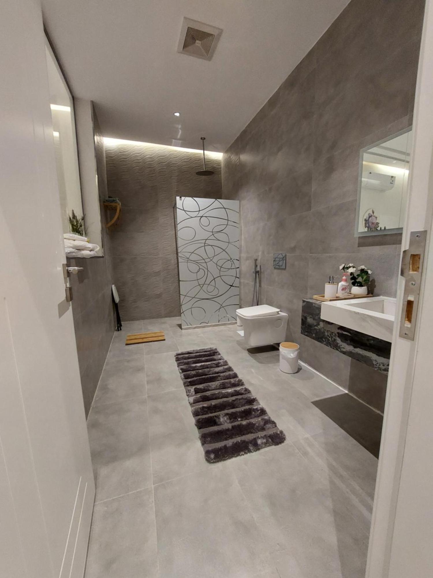 شقه فاخره بجوار الراشد مول Apartment *