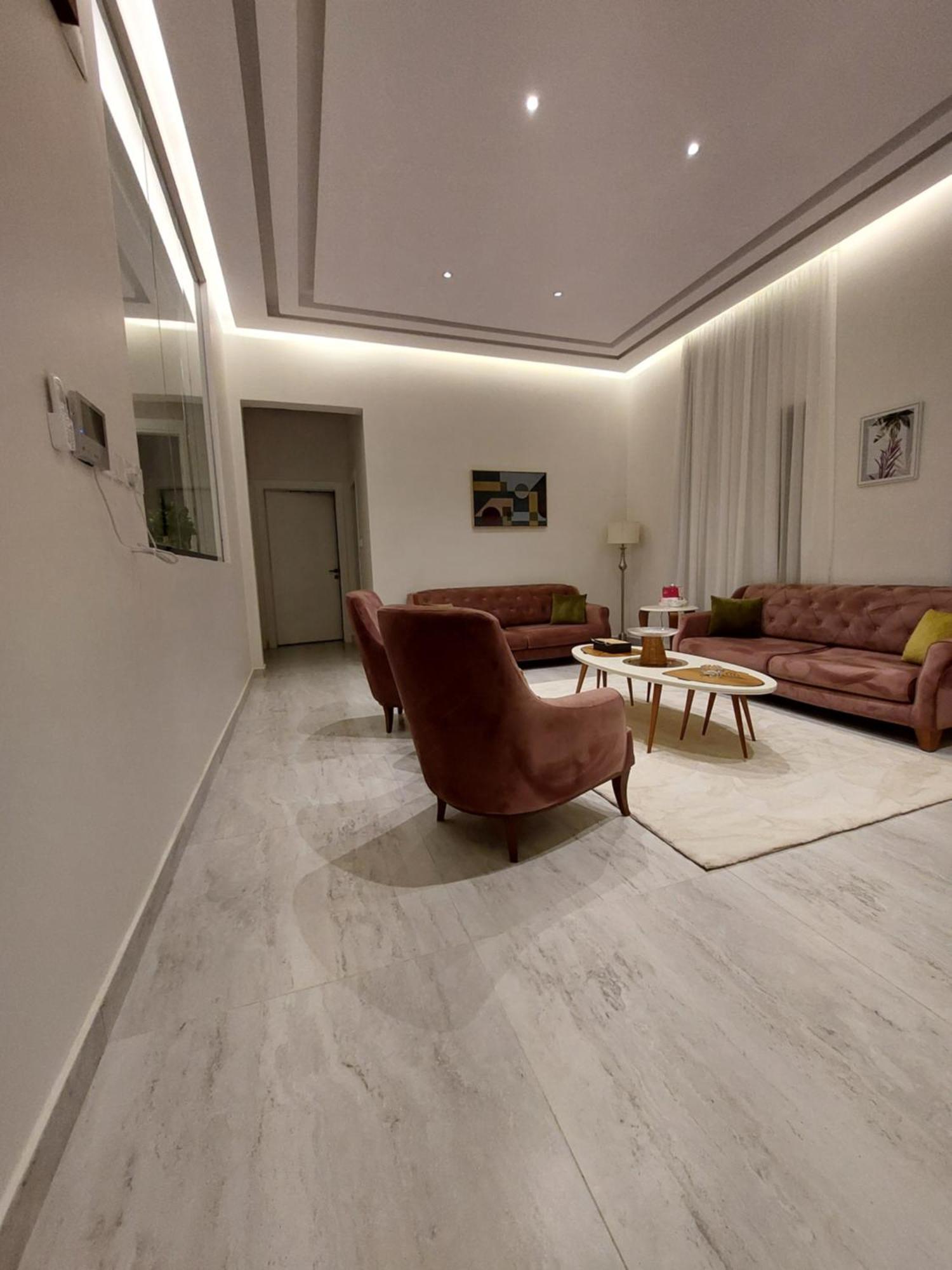 Apartment شقه فاخره بجوار الراشد مول *