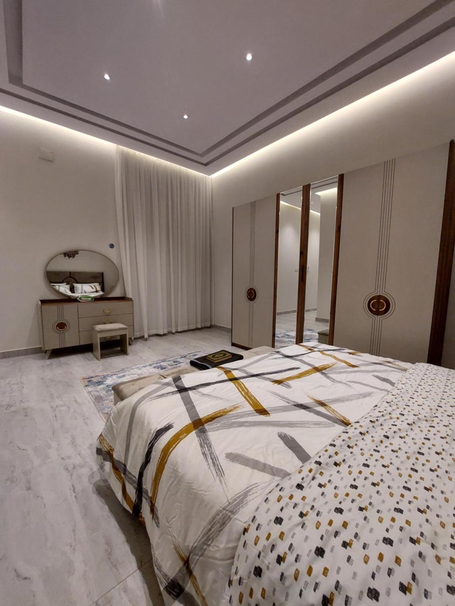 شقه فاخره بجوار الراشد مول Apartment *