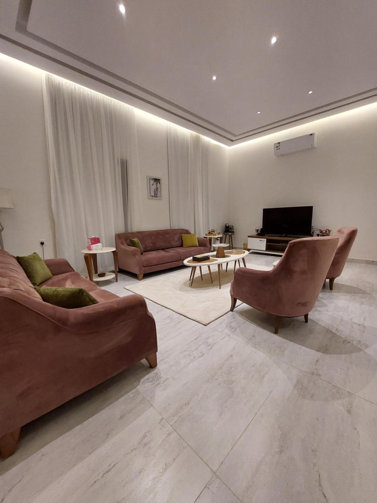 Apartment شقه فاخره بجوار الراشد مول *