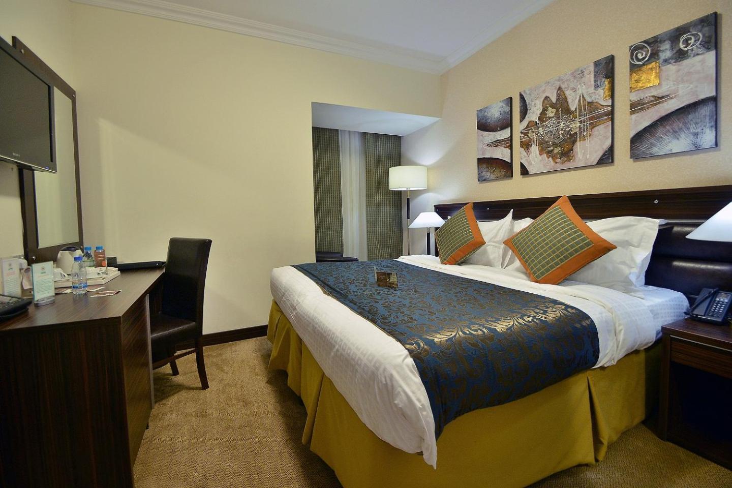 Hotel Golden Tulip Al Shakreen 3*