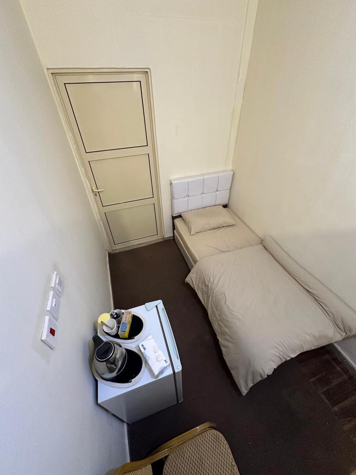 Al-farooq Apartment *
