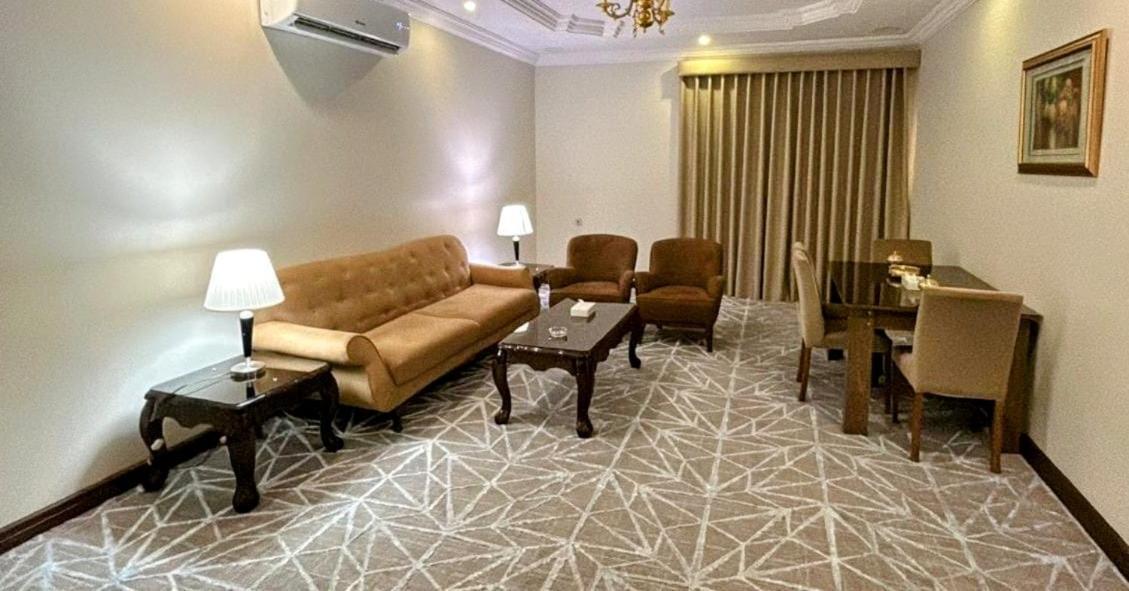 Al Mokhmalia Serviced *