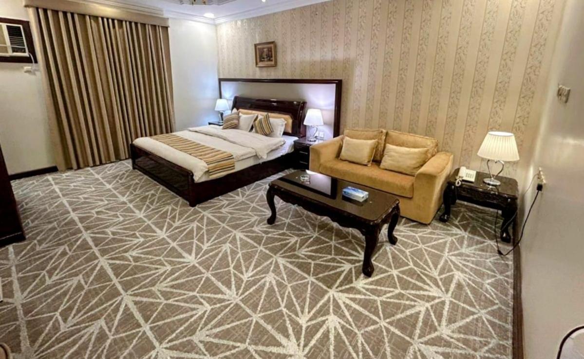 Al Mokhmalia Serviced *