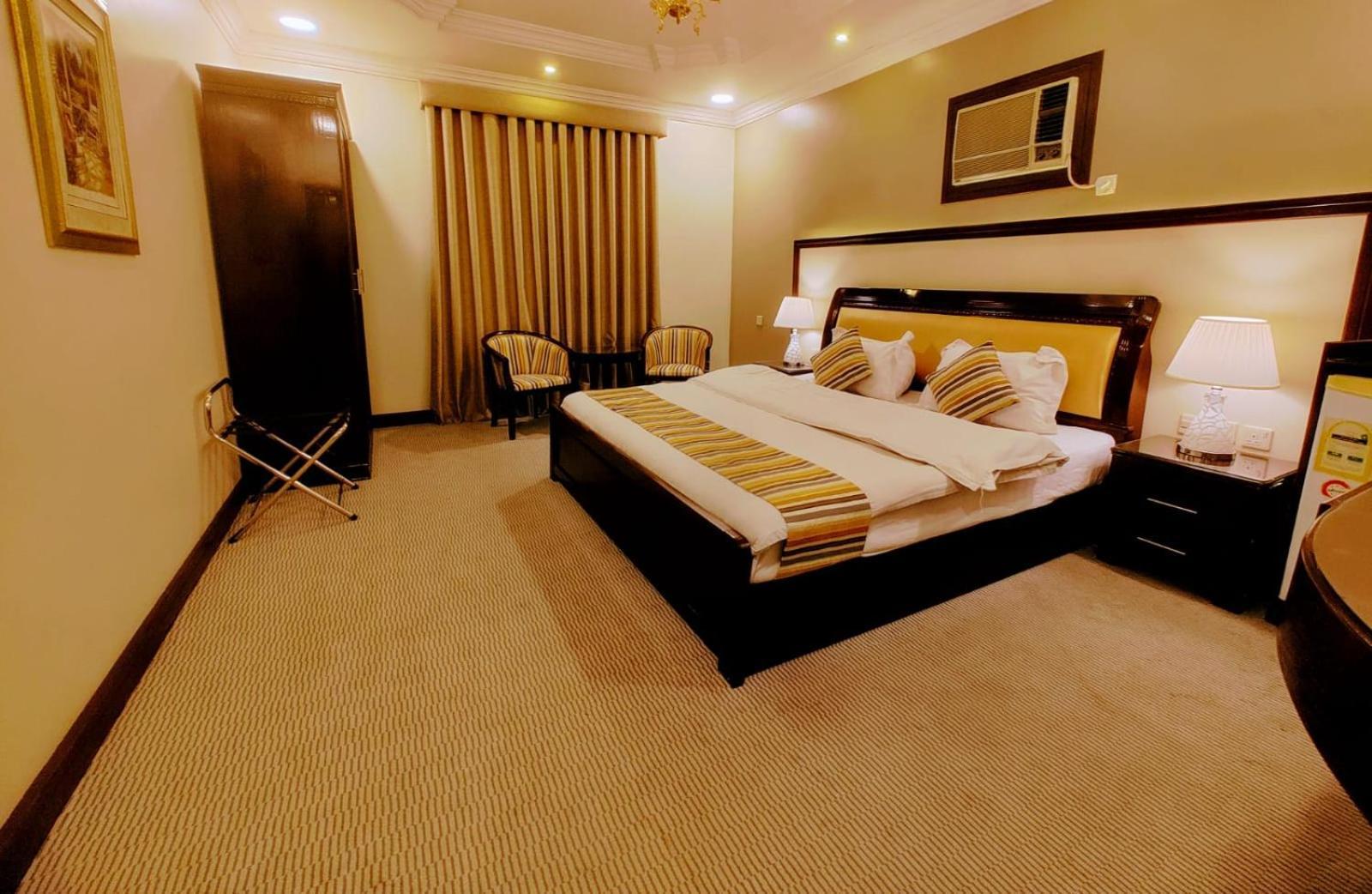 Hotel Al Mokhmalia Serviced