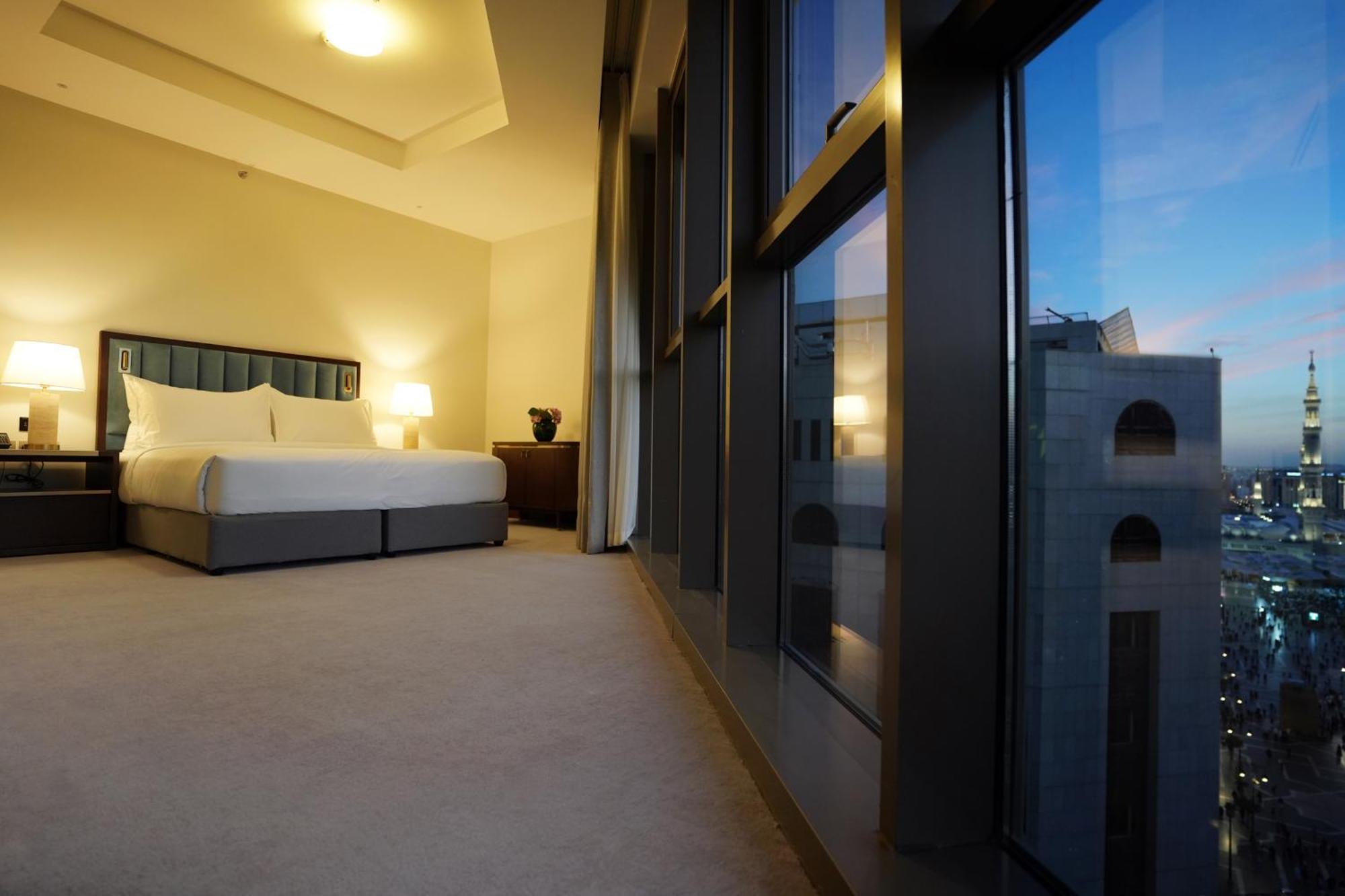 Hotel Peninsula Worth Medina