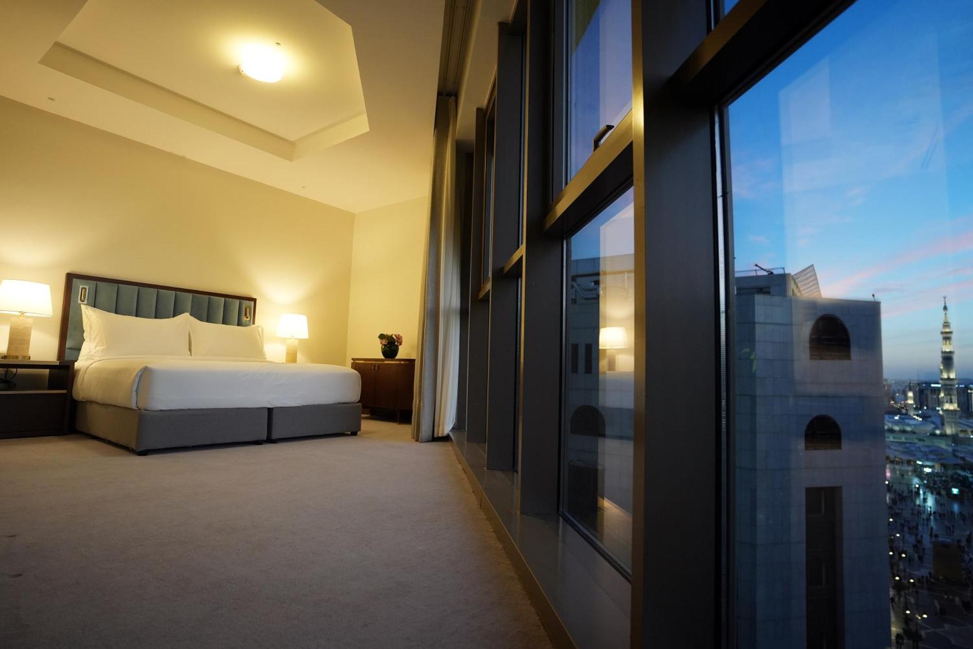 Peninsula Worth Hotel *