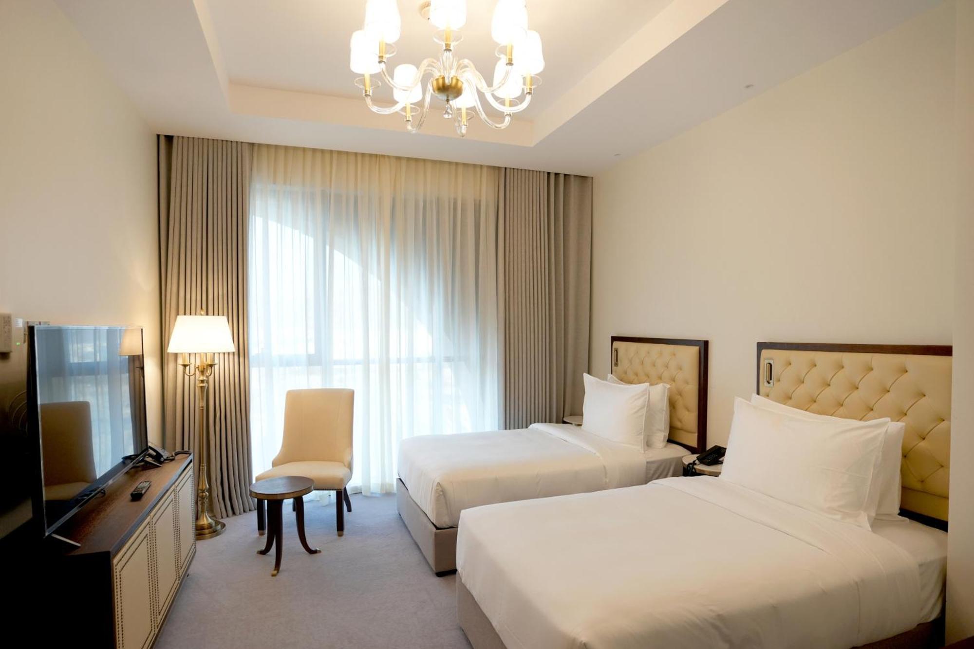 Peninsula Worth Hotel *