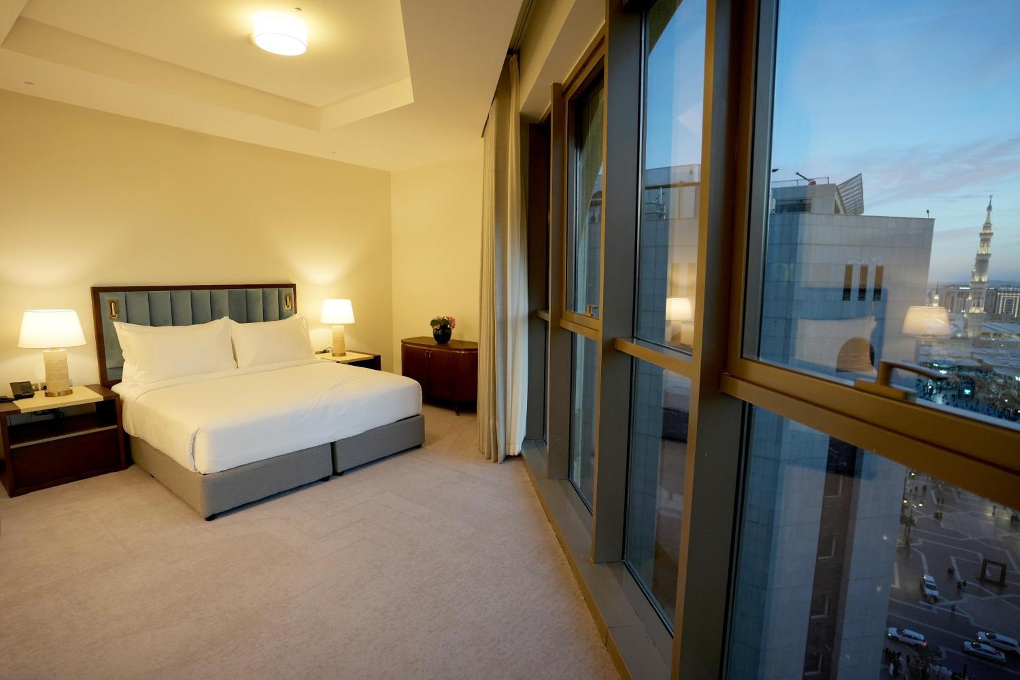 Hotel Peninsula Worth *