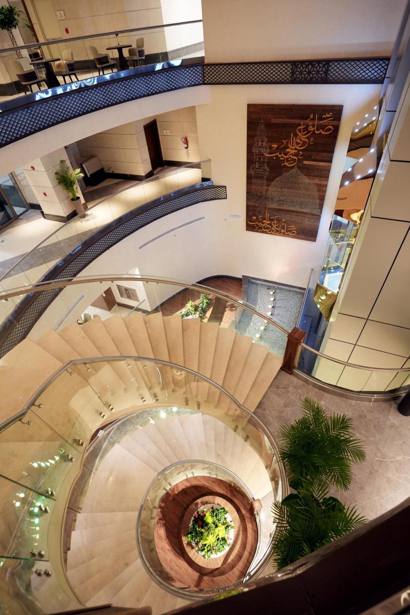 Hotel Peninsula Worth *