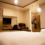 Medina Diamond Suites