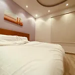 Diamond Suites