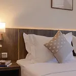 The Seasons Hotel
