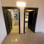 شقة واسعة مع فناء خارجي خاص