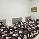 شقة مكونة من غرفتين وصالة ومطبخ