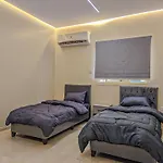 Madina Apartment Rooms - 7 Minutes To Haram By Car - Mount Uhud Views - Free Parking - Sleeps 6