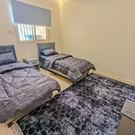 Madina Apartment Rooms - 7 Minutes To Haram By Car - Mount Uhud Views - Free Parking - Sleeps 6