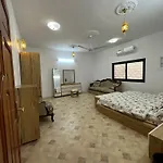شقة مفروشة تبعد عشر دقايق بالسيارة عن الحرم