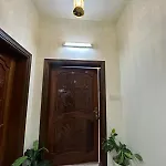 شقة مفروشة تبعد عشر دقايق بالسيارة عن الحرم
