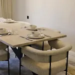 شقة فاخرة جناح غرفة وصالة وتراس