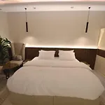 شقة بتصميم انيق وغرفتين نوم