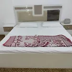 شقة غرفتين وصاله ومطبخ وحمامين 10 دق للحرم