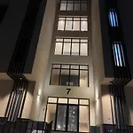 شقة فاخرة مع سطح خاص