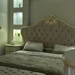 شقة بموقع مميز قريبة من الحرم في قلب المدينة وبجانبها جميع الخدمات