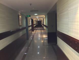 Luxurious Al Rawdah Suites Hotel