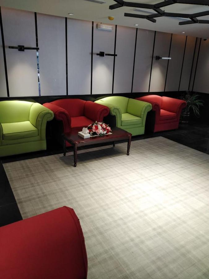 شركة الصنوبرة الفندقية فندق منازلي الخزامى Hotel *