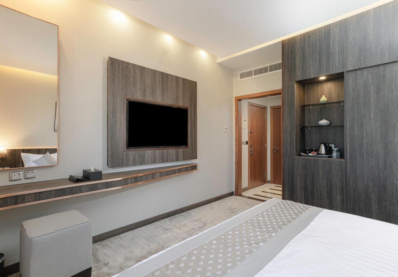 The Seasons Hotel 4*