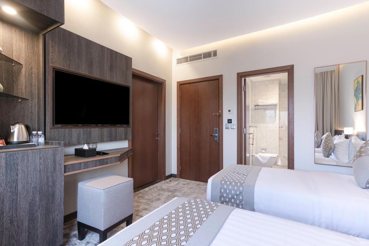 Hotel The Seasons 4*