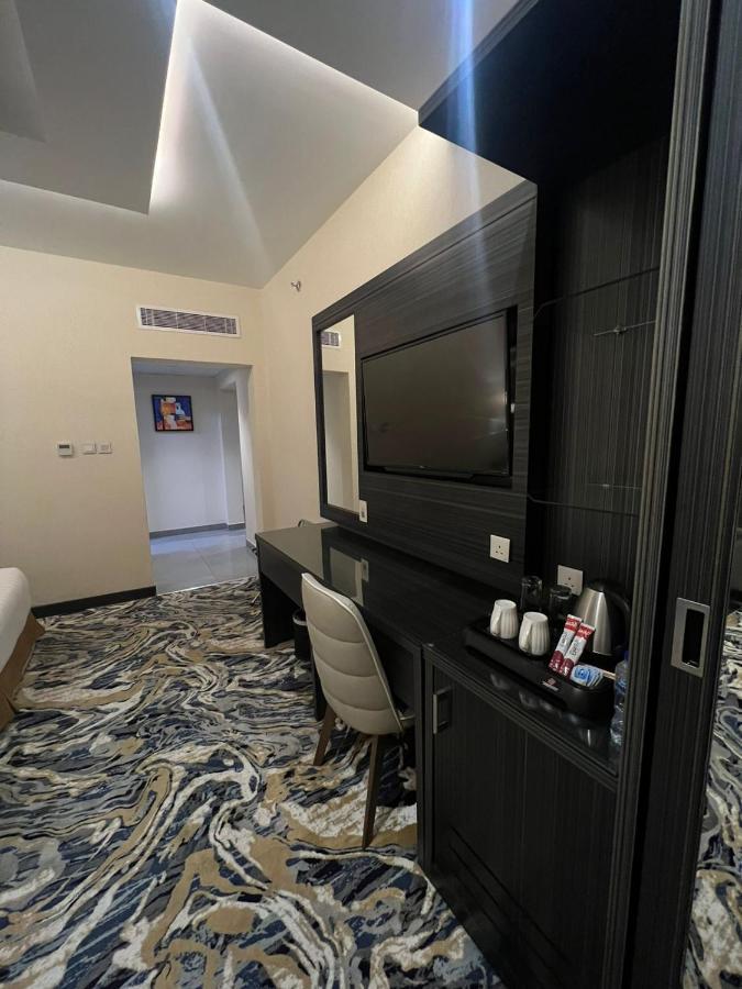 Y Platinum Hotel 2*