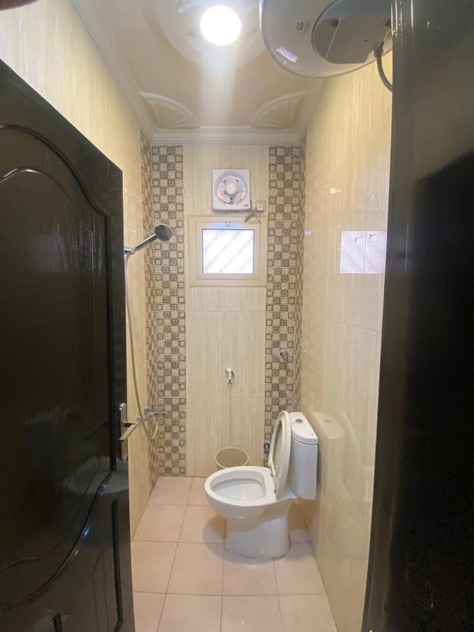 Apartment شقة واسعة مع فناء خارجي خاص *