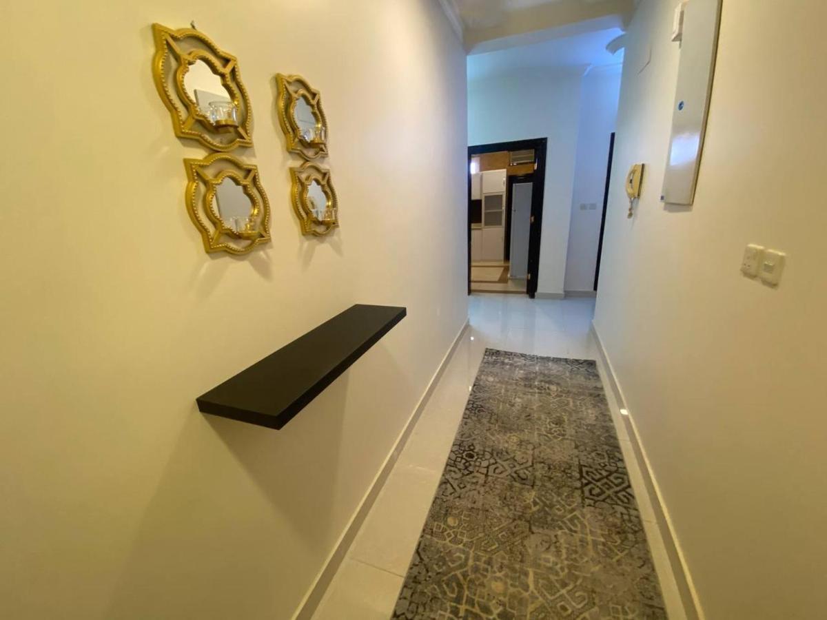 Apartment شقة واسعة مع فناء خارجي خاص *