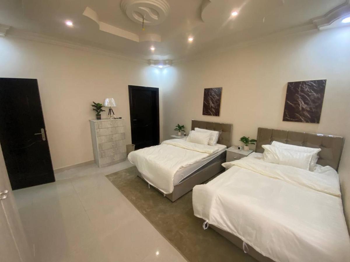 شقة واسعة مع فناء خارجي خاص Apartment