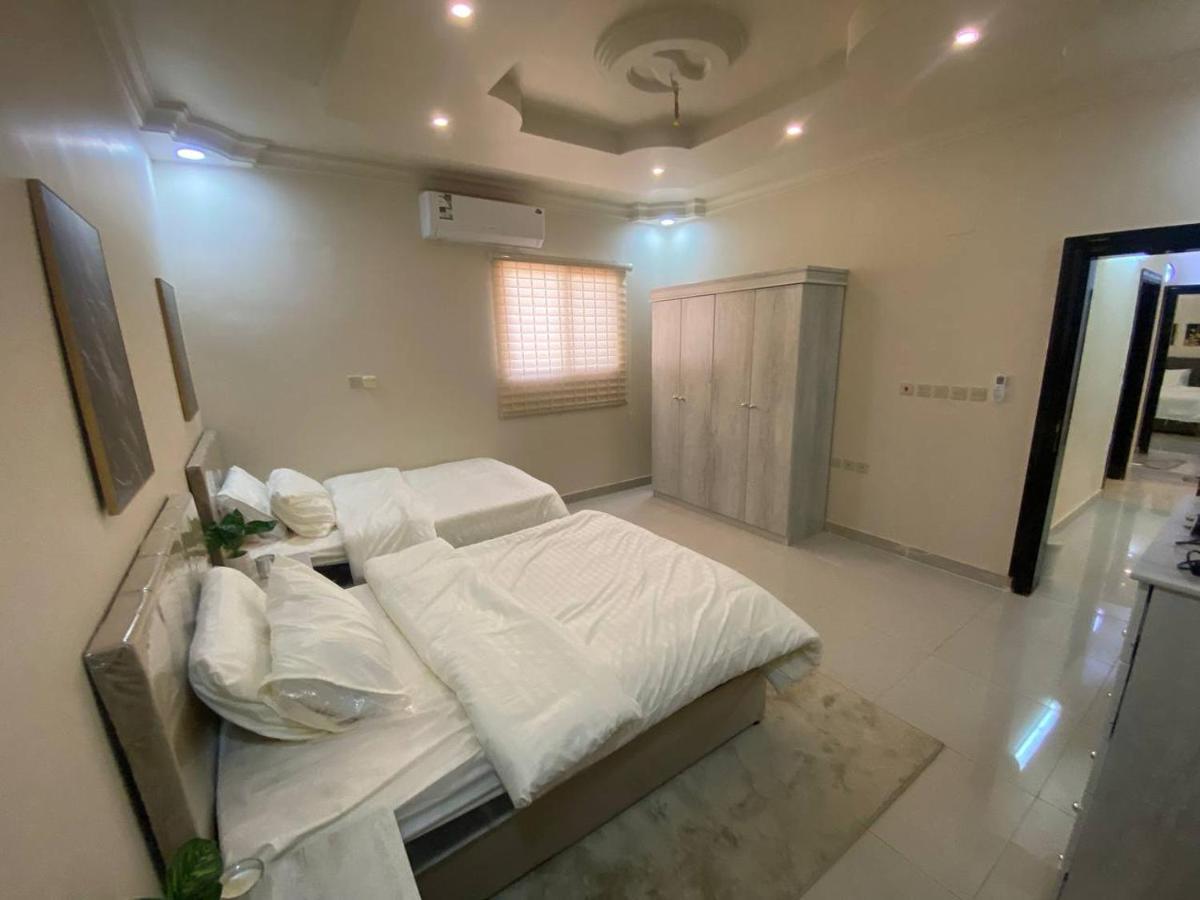 شقة واسعة مع فناء خارجي خاص Apartment