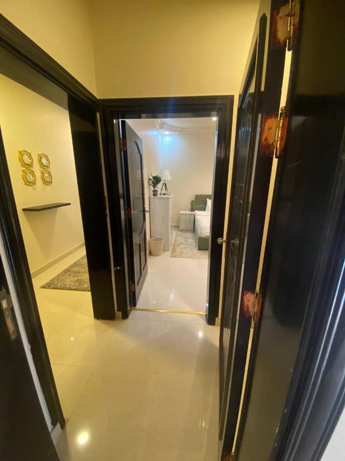 Apartment شقة واسعة مع فناء خارجي خاص