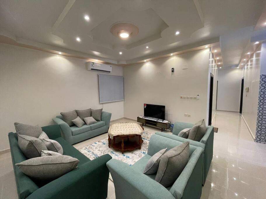 شقة واسعة بدخول ذاتي Apartment